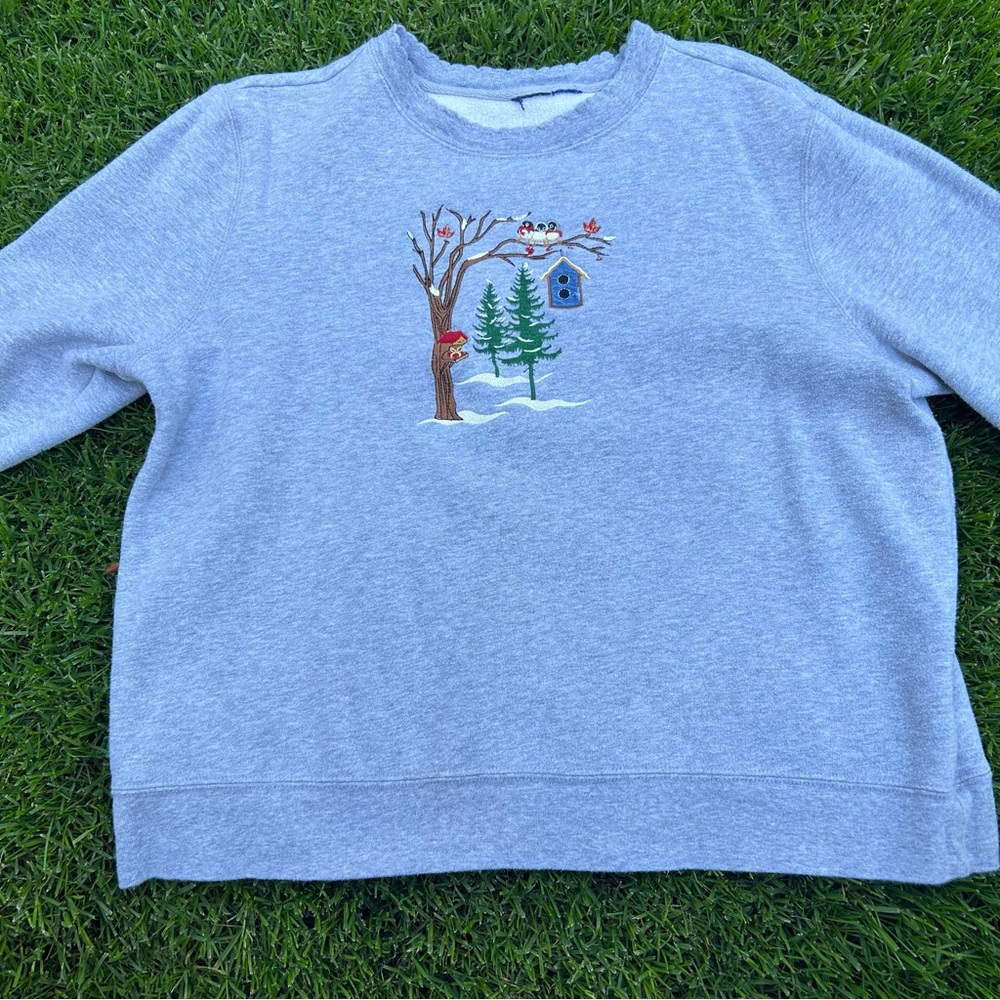 Vintage Embroidered Gray Winter Crewneck Sweatshirt